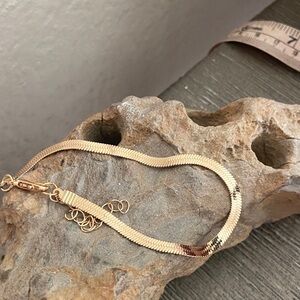 5/$10❤️❤️❤️NEW Gold Tone Zinc Alloy Herringbone Chain Bracelet